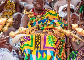 I can’t depend on politicians for development – Asantehene
